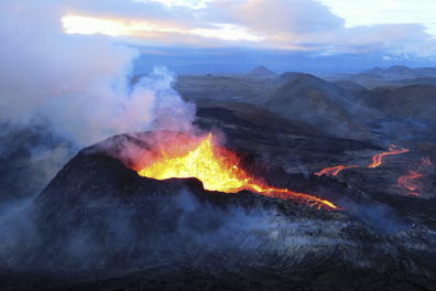 Eruption volcanique et torrents de lave - 0mn 51s